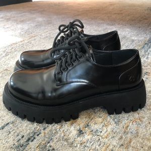 Koi Platform Oxfords- 6 Mens/7.5 Women